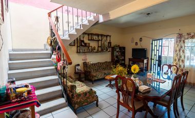 Venta de casa en Cda. San Juan Xochimilco con local comercial