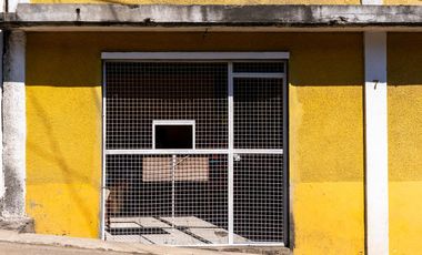 Venta de casa en Cda. San Juan Xochimilco con local comercial