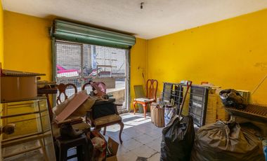 Venta de casa en Cda. San Juan Xochimilco con local comercial