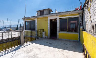 Venta de casa en Cda. San Juan Xochimilco con local comercial