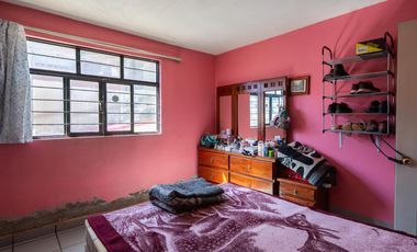 Venta de casa en Cda. San Juan Xochimilco con local comercial
