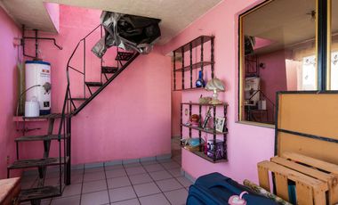 Venta de casa en Cda. San Juan Xochimilco con local comercial