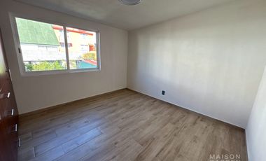 Estrena casa en venta en Lomas Verdes 4a sección, con acceso controlado