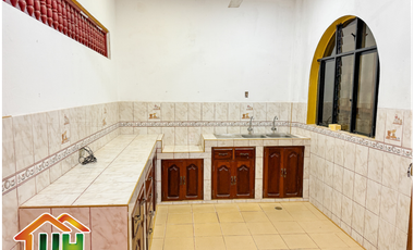 00693 - VENDO CASA 2 PISOS EN ZONA CENTRICA DE PUCALLPA - AT. 367 M2