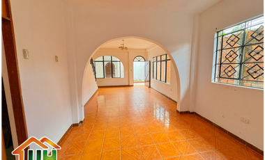 00693 - VENDO CASA 2 PISOS EN ZONA CENTRICA DE PUCALLPA - AT. 367 M2