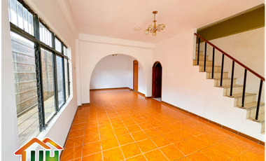 00693 - VENDO CASA 2 PISOS EN ZONA CENTRICA DE PUCALLPA - AT. 367 M2