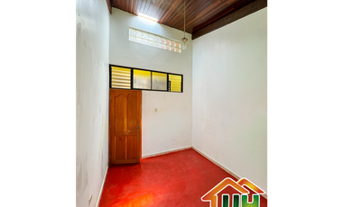 00693 - VENDO CASA 2 PISOS EN ZONA CENTRICA DE PUCALLPA - AT. 367 M2