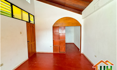 00693 - VENDO CASA 2 PISOS EN ZONA CENTRICA DE PUCALLPA - AT. 367 M2