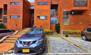 Se Vende Casa de 197 m² con Terraza y 3 pisos en Gratamira