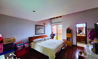 Se Vende Casa de 197 m² con Terraza y 3 pisos en Gratamira