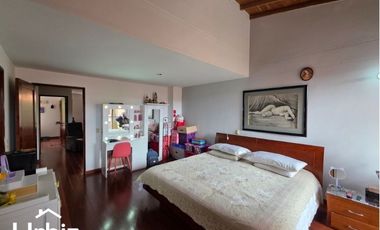 Se Vende Casa de 197 m² con Terraza y 3 pisos en Gratamira