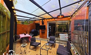 Se Vende Casa de 197 m² con Terraza y 3 pisos en Gratamira