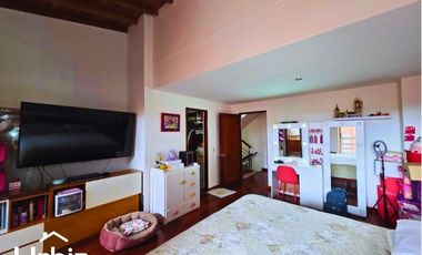 Se Vende Casa de 197 m² con Terraza y 3 pisos en Gratamira