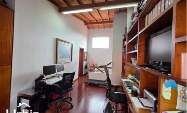 Se Vende Casa de 197 m² con Terraza y 3 pisos en Gratamira