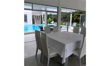 En venta amplia y hermosa casa