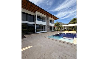 SE ARRIENDA, CASA FINCA EN COPACABANA