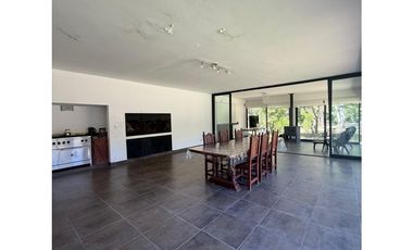Casa quinta en Barrio Los Bosquecitos en Brandsen