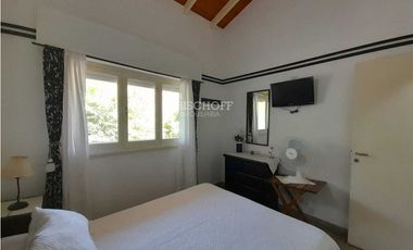 EXCELENTE DEPARTAMENTO DE 2 AMBIENTES, TODOS LOS SERVICIOS