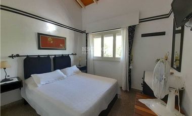 EXCELENTE DEPARTAMENTO DE 2 AMBIENTES, TODOS LOS SERVICIOS