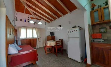 EXCELENTE DEPARTAMENTO DE 2 AMBIENTES, TODOS LOS SERVICIOS