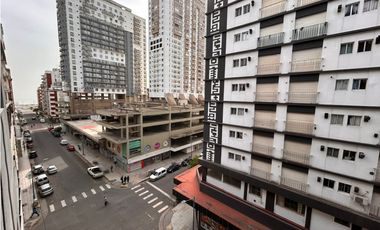 1 ambiente a la calle en el centro de la ciudad