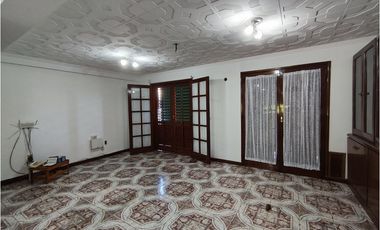 CASA SIN PATIO ZONA LAVALLE Y CENTENARIO