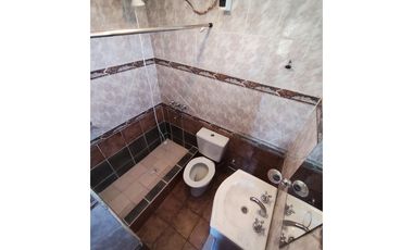 CASA SIN PATIO ZONA LAVALLE Y CENTENARIO