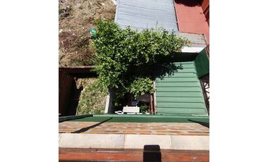 CASA SIN PATIO ZONA LAVALLE Y CENTENARIO