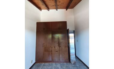 CASA SIN PATIO ZONA LAVALLE Y CENTENARIO