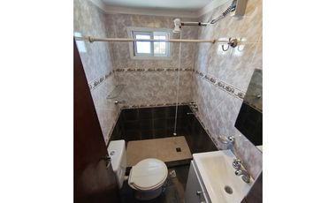 CASA SIN PATIO ZONA LAVALLE Y CENTENARIO