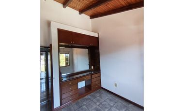 CASA SIN PATIO ZONA LAVALLE Y CENTENARIO