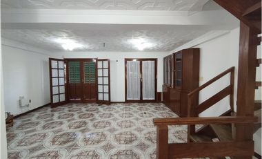 CASA SIN PATIO ZONA LAVALLE Y CENTENARIO