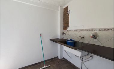 CASA SIN PATIO ZONA LAVALLE Y CENTENARIO