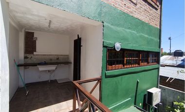 CASA SIN PATIO ZONA LAVALLE Y CENTENARIO