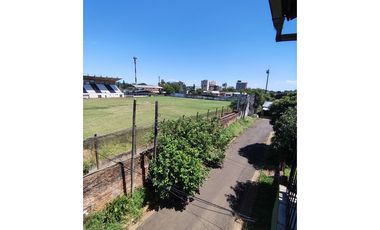 CASA SIN PATIO ZONA LAVALLE Y CENTENARIO