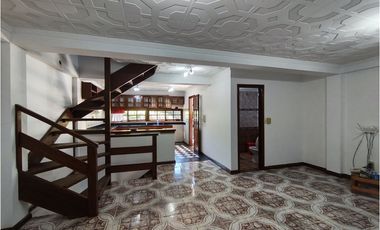 CASA SIN PATIO ZONA LAVALLE Y CENTENARIO