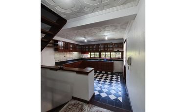 CASA SIN PATIO ZONA LAVALLE Y CENTENARIO