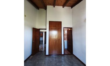 CASA SIN PATIO ZONA LAVALLE Y CENTENARIO