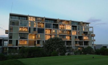 Exclusivos departamentos en pre venta en Zibata con vista al campo de golf