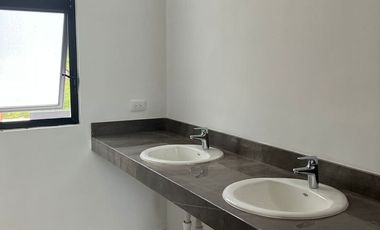 EN VENTA CASA PARA ENTREGA INMEDIATA DE DOS PLANTAS | AIRE PURO, SAN IGNACIO |