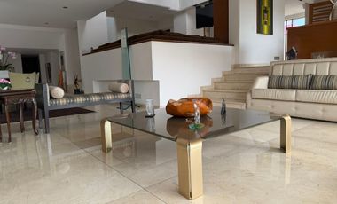 Casa en venta en Bosque de la Lomas. Bosque de Naranjos. Jardin