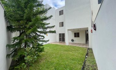 Casa en venta en Cerradas de Cumbres, sector Verona, Monterrey NL