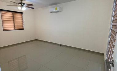 Casa en venta en Cerradas de Cumbres, sector Verona, Monterrey NL