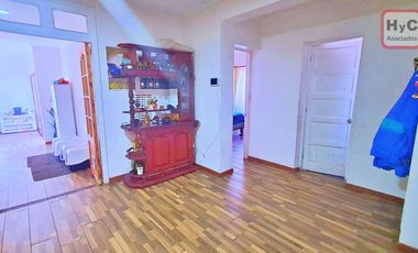 Hogar familiar: luminoso, seguro y con patio