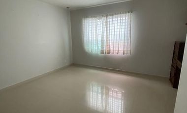 CASA EN RENTA SOLARES SAVEIRA