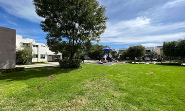 CASA EN RENTA SOLARES SAVEIRA