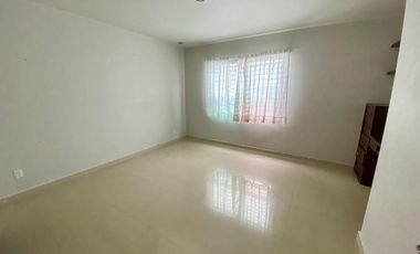 CASA EN RENTA SOLARES SAVEIRA