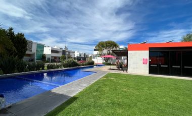 CASA EN RENTA SOLARES SAVEIRA