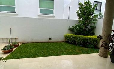 CASA EN RENTA SOLARES SAVEIRA