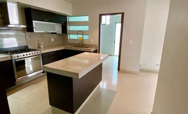 CASA EN RENTA SOLARES SAVEIRA